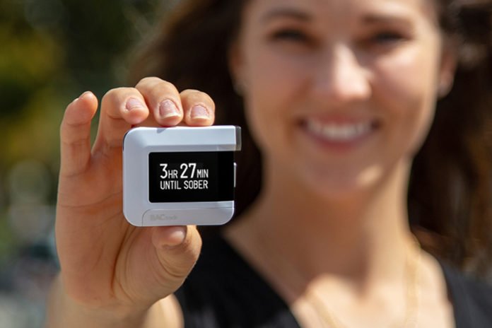 BACtrack C8 Portable Breathalyzer: Measure your drunkenness