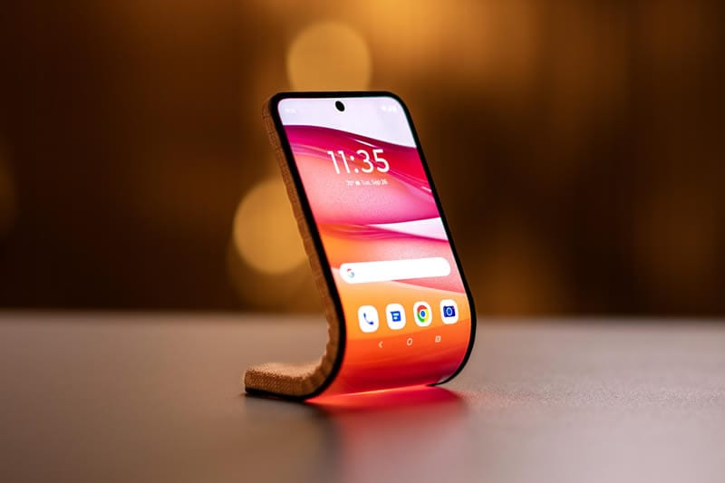 Motorola Flexes Adaptive Display Concept: a Bending not a folding phone
